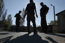 “40 xe buýt chở lính Nga dồn dập về Donbass”