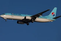 Cậy bố, con gái trục xuất tiếp viên ra khỏi máy bay