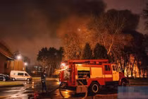 Nhà kho chứa máy bay ở Kiev chìm trong biển lửa