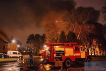 Nhà kho chứa máy bay ở Kiev chìm trong biển lửa