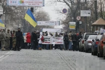 Tiền mất giá: Dân Ukraine biểu tình ngoài tòa nhà Quốc hội