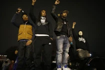 Dân Mỹ đồng loạt biểu tình sau phán quyết về vụ Ferguson