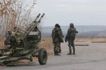 Clip lính tình nguyện Ukraine phá hủy điểm phóng pháo của ly khai