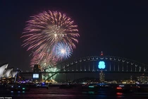 Pháo hoa năm mới 2015 đã tưng bừng ở Fiji, New Zealand, Australia 