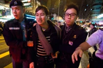 Cảnh sát Hồng Kông bắt 12 người biểu tình trong đêm Noel