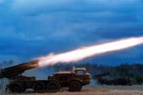 OSCE: Ukraine chuyển hệ thống pháo khủng vào Donbass