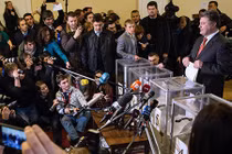 Đảng Tổng thống Ukraine tạm dẫn đầu cuộc bầu cử