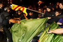 Dân Catalan biểu tình ủng hộ bỏ phiếu độc lập