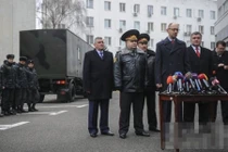 Cận cảnh xe sưởi ấm cho lính Ukraine ở miền đông