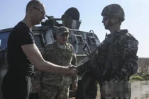 Soi bức tường biên giới ngăn cách với Nga của Ukraine