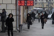 Đồng rúp Nga mất giá: Người nước ngoài khốn khổ ở Moscow