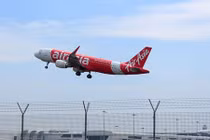 Máy bay Air Asia mất tích vì phi công lái quá chậm?