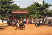 Chồng hiệu trưởng hành hung phóng viên trước mặt chủ tịch xã 