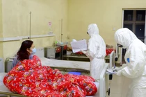 Video: Y bác sĩ BV số 2 Hạ Long điều trị bệnh nhân Covid-19 thứ 52...rất “cute“