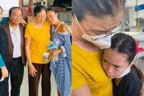 Đoan Trang và con gái bật khóc nức nở khi chia tay gia đình về Singapore