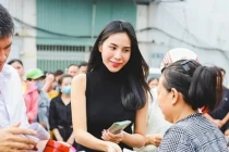 Bị nói đi làm từ thiện nhưng mang tiếng xấu, Thủy Tiên phản ứng thế nào?
