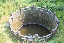 Người xưa khi xây giếng tại sao lại thả một ít cá và rùa vào trong?