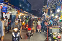 Siêu chợ Nhà Xanh trở lại thời hoàng kim, biển người mua sắm tắc đường