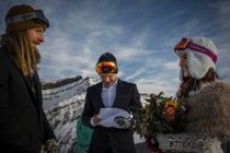 Đôi trẻ làm đám cưới ở khu trượt tuyết -25 độ C vì dịch