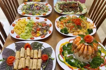 Chi 15 triệu tiền ăn mỗi tháng, gia đình có bữa cơm đủ món ngon