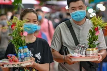 Đi lễ chùa đầu năm không dâng tiền mã, chớ gài tiền thật cách này