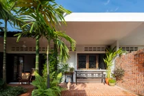 Độc đáo nhà vườn 1 tầng 3 phòng ngủ cải tạo từ dinh thự 50 năm tuổi