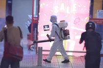 Big C Thăng Long bất ngờ đóng cửa sớm, phun khử khuẩn toàn bộ TTTM