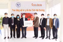 COVID-19: Chủ tịch VUSTA Phan Xuân Dũng trao tặng tỉnh Hải Dương vật tư y tế
