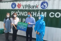 Video: Báo Tri thức và Cuộc sống chia sẻ khó khăn cùng người dân qua “Yêu lắm Sài Gòn“