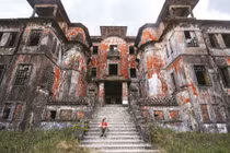 Rợn người ngọn đồi nghỉ dưỡng bị quên lãng của người giàu