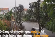 Video: Hai ôtô không ai nhường ai đâm nhau tại ngã tư