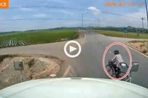 Video: Khoảnh khắc xe container lao xuống ruộng tránh người đi xe đạp