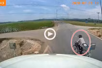 Video: Khoảnh khắc xe container lao xuống ruộng tránh người đi xe đạp