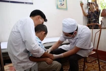 “Cậu nhỏ” sưng đỏ bác sĩ nặn ra mủ và lý do không thể ngờ