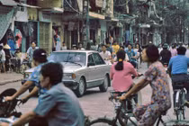 Hình ảnh cực sinh động về giao thông Hà Nội đầu thập niên 1990