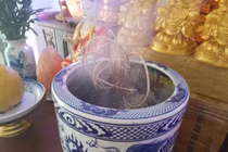 Cuối năm thấy bát hương có dấu hiệu này, gia chủ phải thay ngay