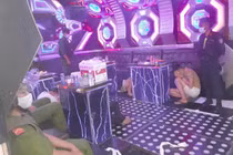Tin nóng ngày 17/8: Đột kích tiệc ma túy của 76 người trong quán karaoke