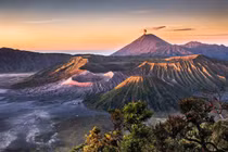 Nước nào ở Đông Nam Á có 150 ngọn núi lửa?