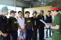 50 cảnh sát cơ động vây bắt băng bảo kê trước nhà máy Formosa