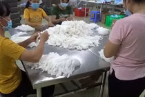 Công ty BM tái chế hàng chục tấn găng tay: Đã trục lợi tiền khủng?