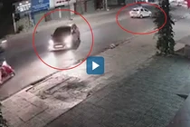 Video: Taxi lấn làn đâm vào ôtô chạy chiều ngược lại