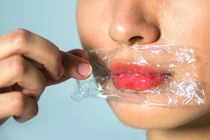 10 mẹo đơn giản để có đôi môi đầy đặn, quyến rũ
