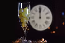 8 "chiêu" cầu may mắn trong thời khắc đón giao thừa trên thế giới