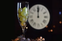 8 "chiêu" cầu may mắn trong thời khắc đón giao thừa trên thế giới