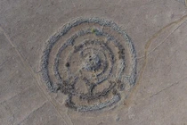 Khó giải 7 vòng tròn đá xuất hiện rải rác khắp thế giới