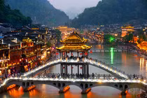 Huyền bí kiến trúc Phượng Hoàng cổ trấn 