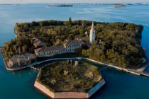 Quá khứ u ám của hòn đảo bỏ hoang ở Italy