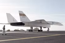 Vì sao Mỹ kết liễu dự án máy bay ném bom siêu thanh? 