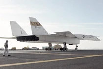 Vì sao Mỹ kết liễu dự án máy bay ném bom siêu thanh? 