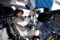 Xem ông Putin trổ tài lái máy bay... đạp xe 2 bánh